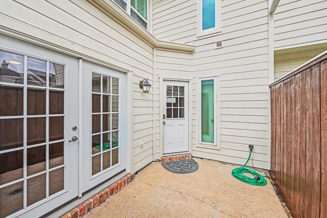 5913 Woodway Place Court, Houston, TX 77057