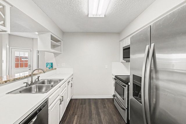 5913 Woodway Place Court, Houston, TX 77057