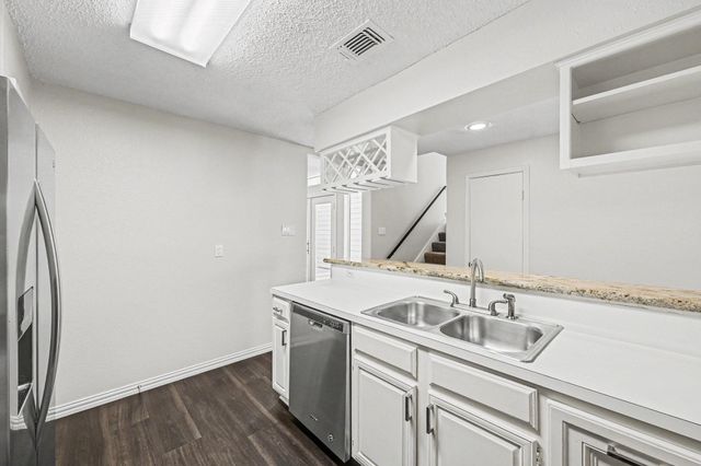5913 Woodway Place Court, Houston, TX 77057