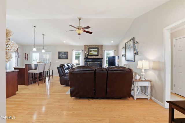 3746 Old Stage Road, Chuckey, TN 37641