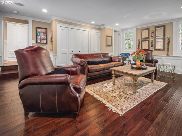 1934 Sw HIGHLAND Rd, Portland, OR 97221