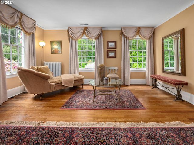 1934 Sw HIGHLAND Rd, Portland, OR 97221