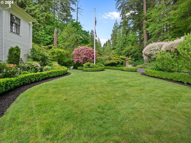 1934 Sw HIGHLAND Rd, Portland, OR 97221