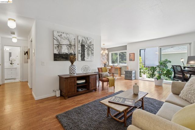 94 Bayo Vista Ave 204, Oakland, CA 94611