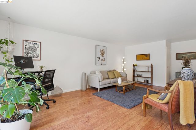 94 Bayo Vista Ave 204, Oakland, CA 94611