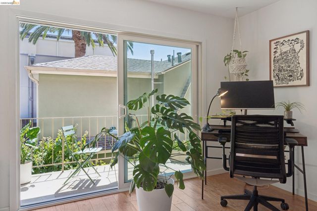 94 Bayo Vista Ave 204, Oakland, CA 94611