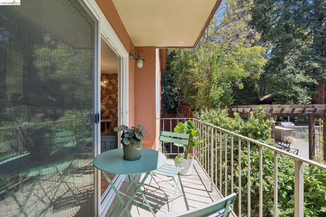 94 Bayo Vista Ave 204, Oakland, CA 94611