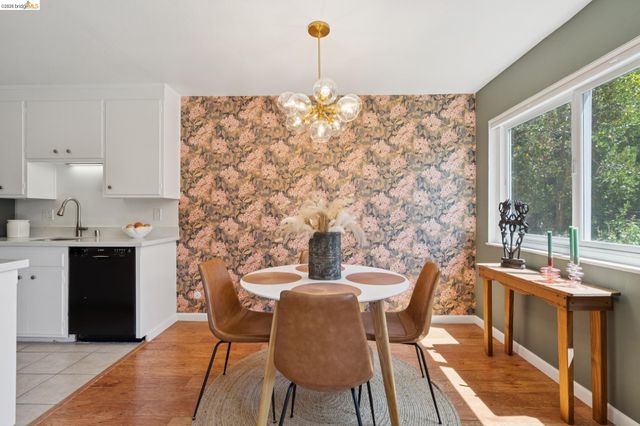 94 Bayo Vista Ave 204, Oakland, CA 94611