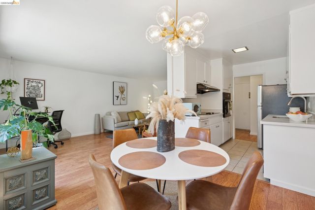 94 Bayo Vista Ave 204, Oakland, CA 94611