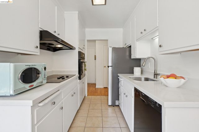 94 Bayo Vista Ave 204, Oakland, CA 94611
