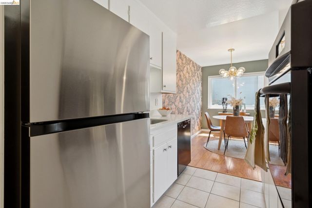 94 Bayo Vista Ave 204, Oakland, CA 94611