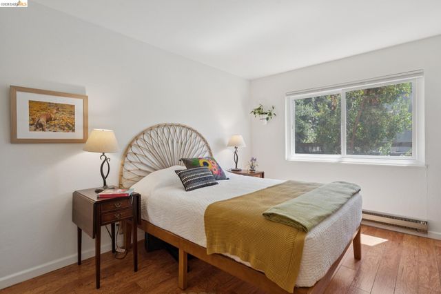 94 Bayo Vista Ave 204, Oakland, CA 94611