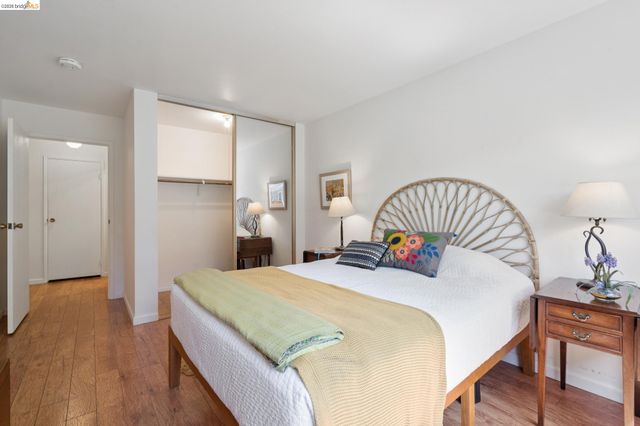 94 Bayo Vista Ave 204, Oakland, CA 94611