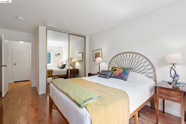 94 Bayo Vista Ave 204, Oakland, CA 94611