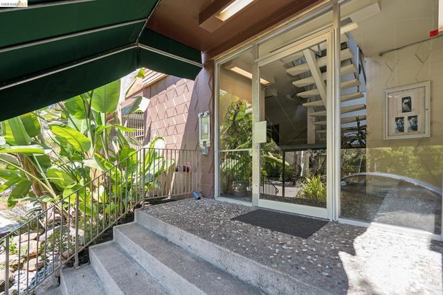 94 Bayo Vista Ave 204, Oakland, CA 94611