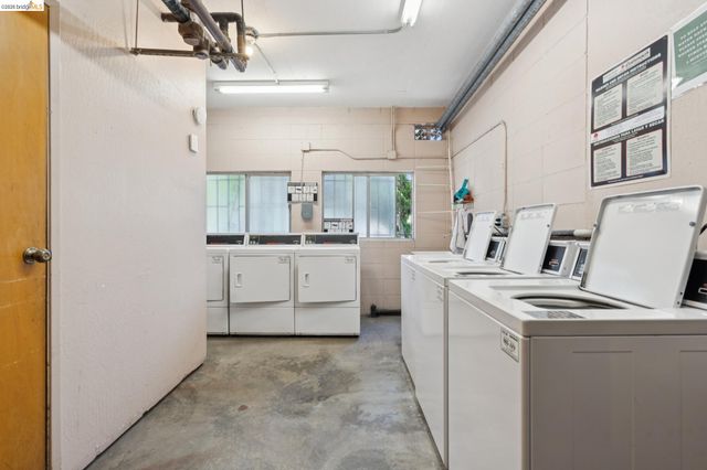 94 Bayo Vista Ave 204, Oakland, CA 94611