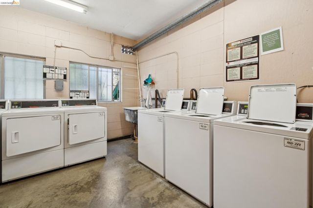 94 Bayo Vista Ave 204, Oakland, CA 94611
