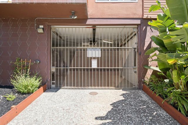 94 Bayo Vista Ave 204, Oakland, CA 94611