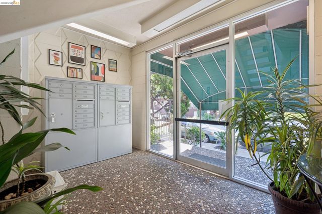 94 Bayo Vista Ave 204, Oakland, CA 94611