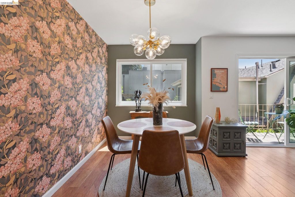 94 Bayo Vista Ave 204, Oakland, CA 94611