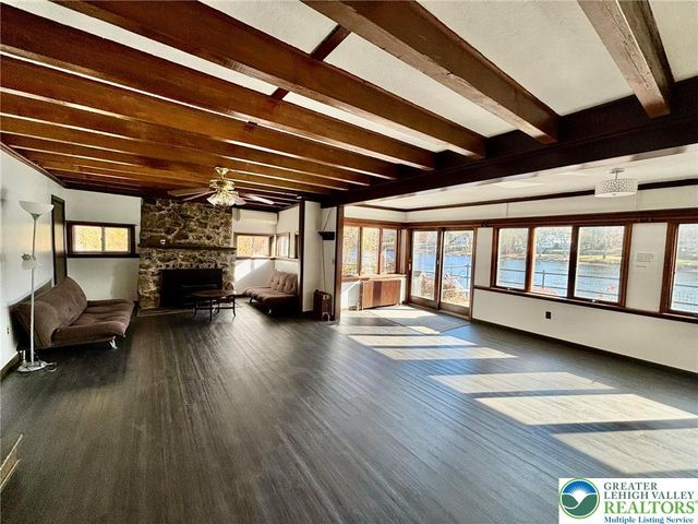 5449 De Pues Road, Lower Mt Bethel Twp, PA 18013