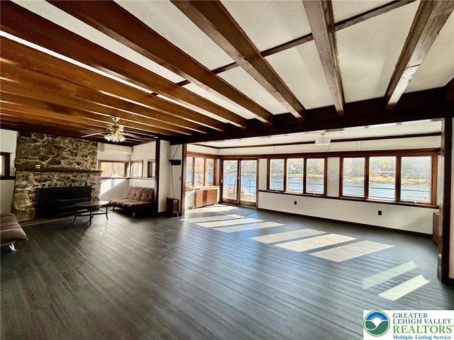 5449 De Pues Road, Lower Mt Bethel Twp, PA 18013