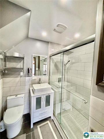 5449 De Pues Road, Lower Mt Bethel Twp, PA 18013