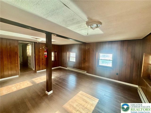 5449 De Pues Road, Lower Mt Bethel Twp, PA 18013