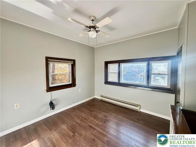 5449 De Pues Road, Lower Mt Bethel Twp, PA 18013