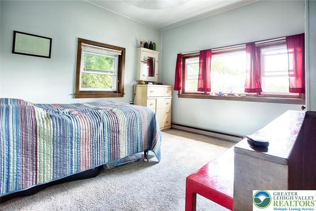 5449 De Pues Road, Lower Mt Bethel Twp, PA 18013