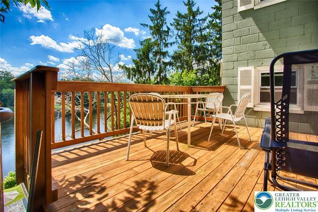 5449 De Pues Road, Lower Mt Bethel Twp, PA 18013