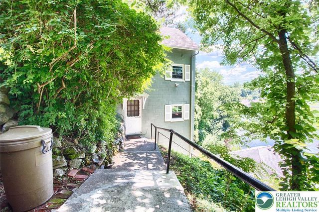 5449 De Pues Road, Lower Mt Bethel Twp, PA 18013