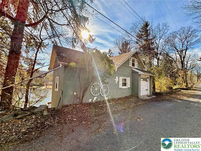 5449 De Pues Road, Lower Mt Bethel Twp, PA 18013