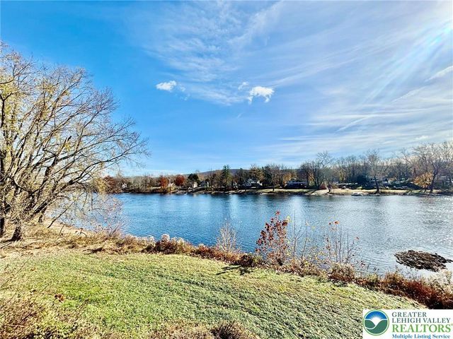 5449 De Pues Road, Lower Mt Bethel Twp, PA 18013