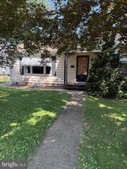 9 LAFAYETTE ST, Hanover, PA 17331