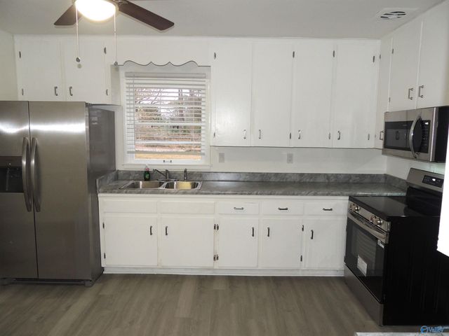 1406 20th Avenue SE, Decatur, AL 35601