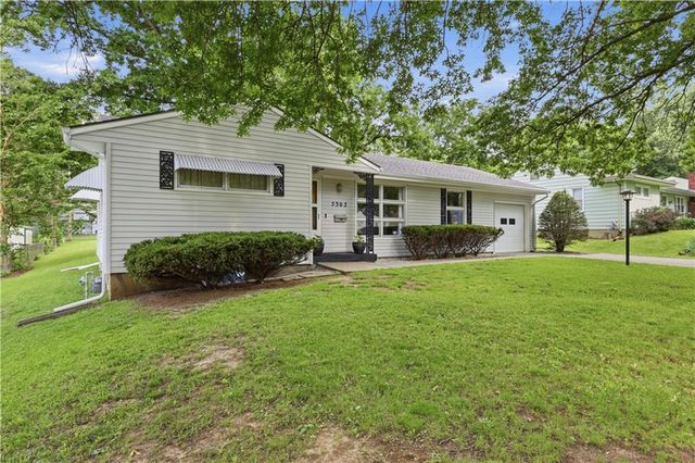 5302 Flint Street, Shawnee, KS 66203