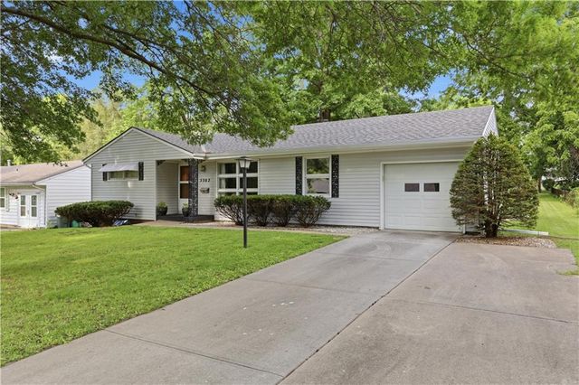 5302 Flint Street, Shawnee, KS 66203