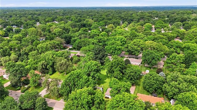 5302 Flint Street, Shawnee, KS 66203