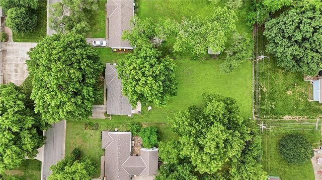 5302 Flint Street, Shawnee, KS 66203