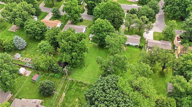 5302 Flint Street, Shawnee, KS 66203