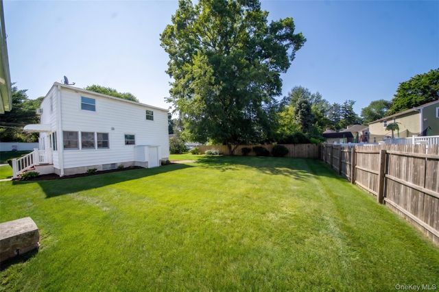 120 Aspen Road, Kings Park, NY 11754