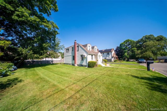 120 Aspen Road, Kings Park, NY 11754