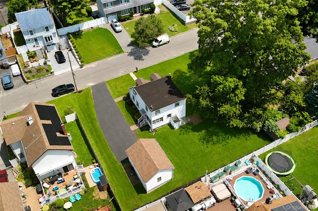 120 Aspen Road, Kings Park, NY 11754