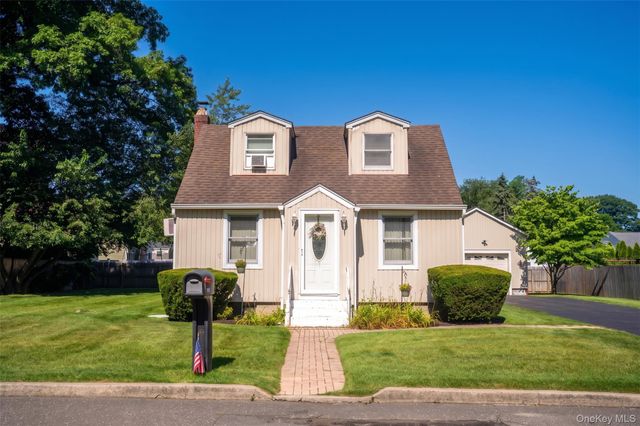 120 Aspen Road, Kings Park, NY 11754
