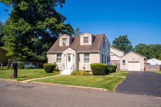 120 Aspen Road, Kings Park, NY 11754