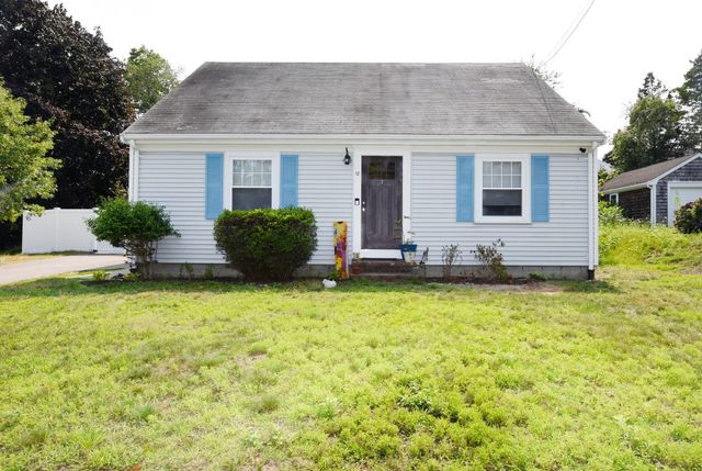 18 Gould Rd, Plymouth, MA 02360