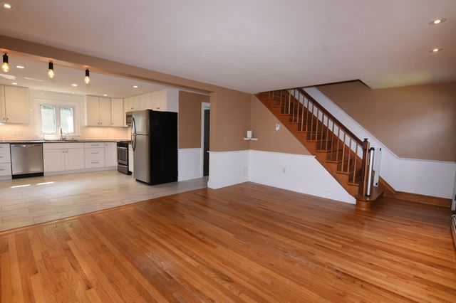 18 Gould Rd, Plymouth, MA 02360