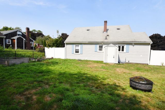 18 Gould Rd, Plymouth, MA 02360