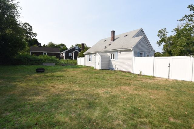 18 Gould Rd, Plymouth, MA 02360